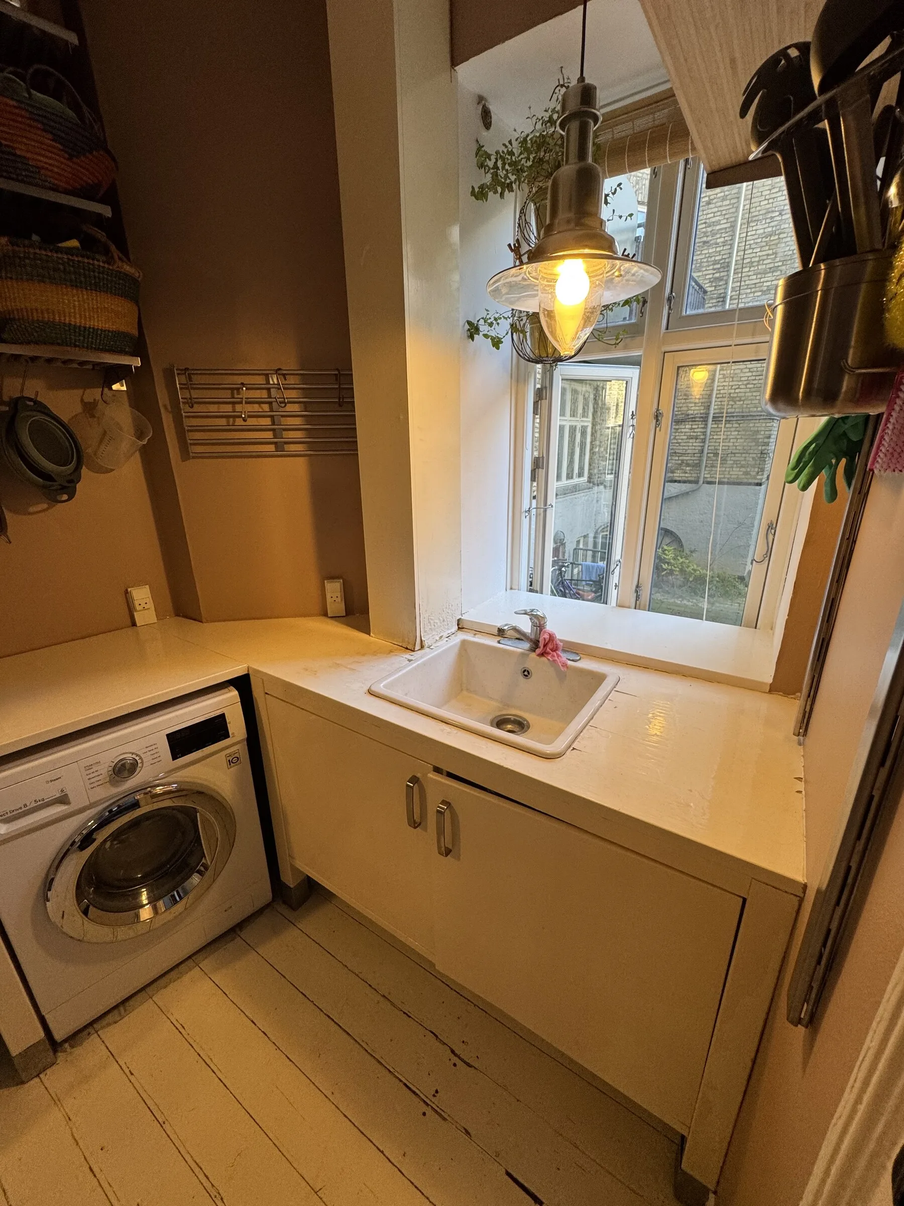 Finished countertop replacement with refitted sink in a Copenhagen kitchen