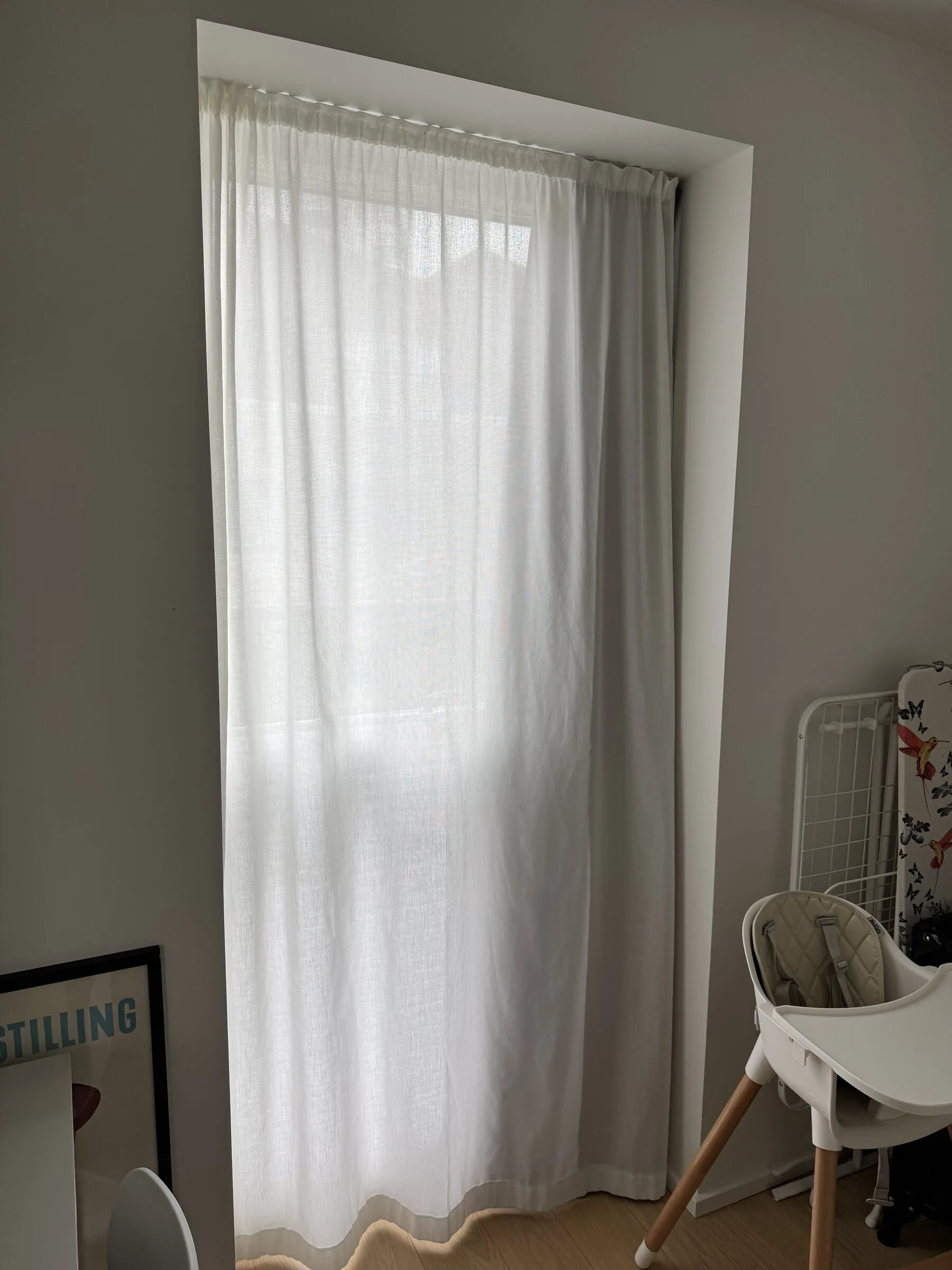 Finished light-filtering curtain fitted neatly inside a Copenhagen apartment window recess
